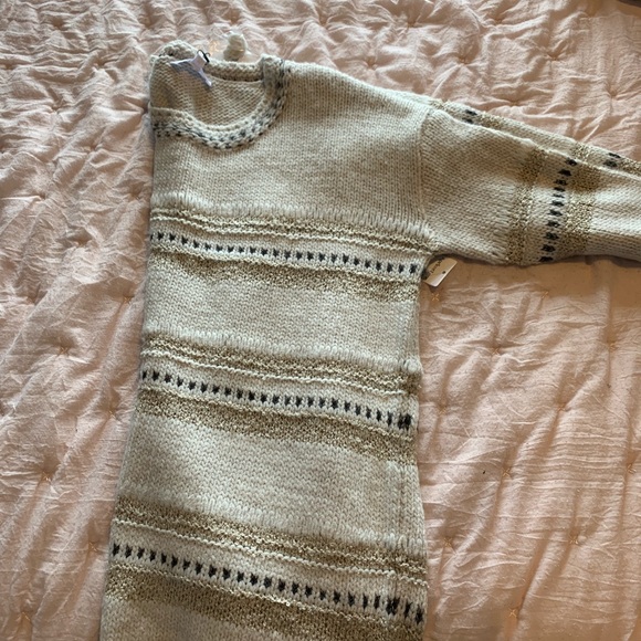 Sweater - Picture 2 of 6